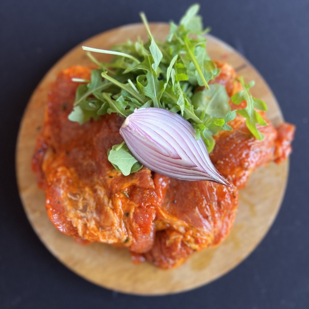 Karkówka marynowana w  pędach sosny na ostro