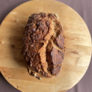 Chleb z morwą i cząbrem